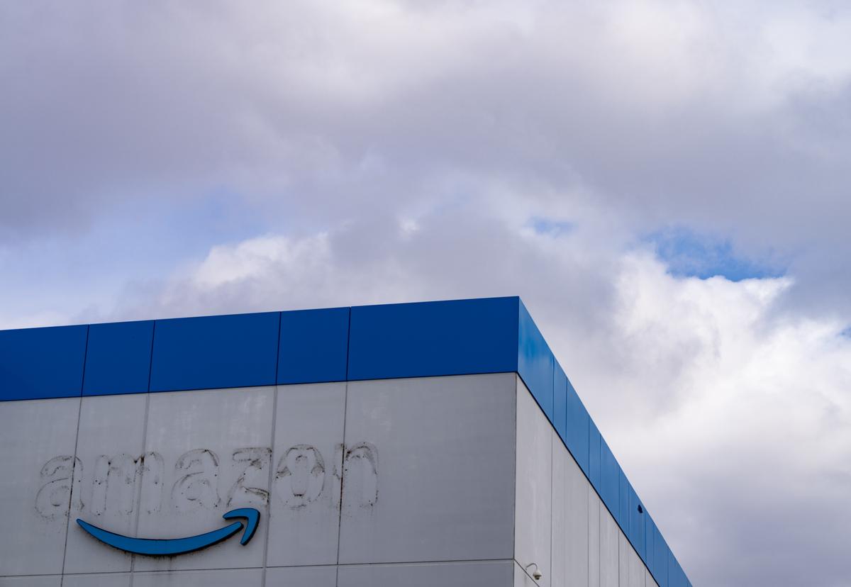 Amazon Starts Closing Quebec Warehouses as Union President Calls for Boycott