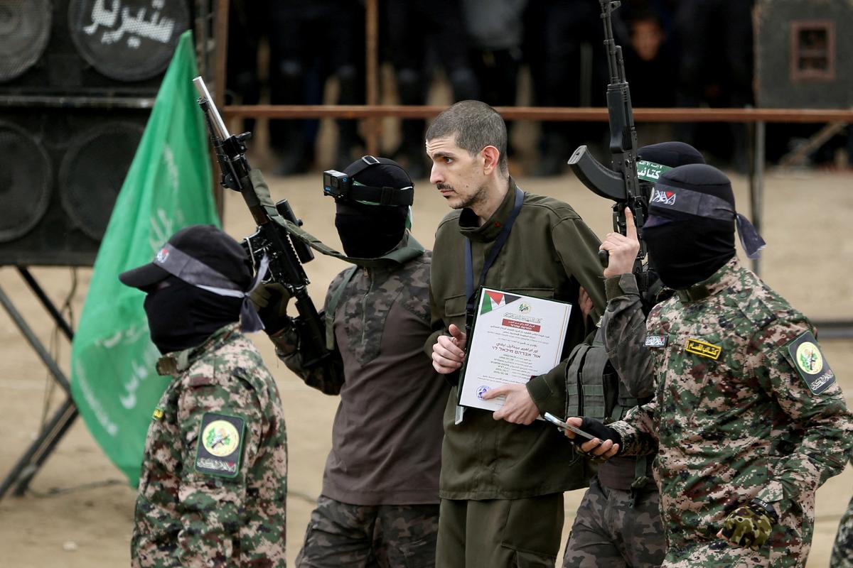 Hamas to Release Israeli Hostages as Scheduled, Easing Threat to Gaza Cease-Fire thumbnail