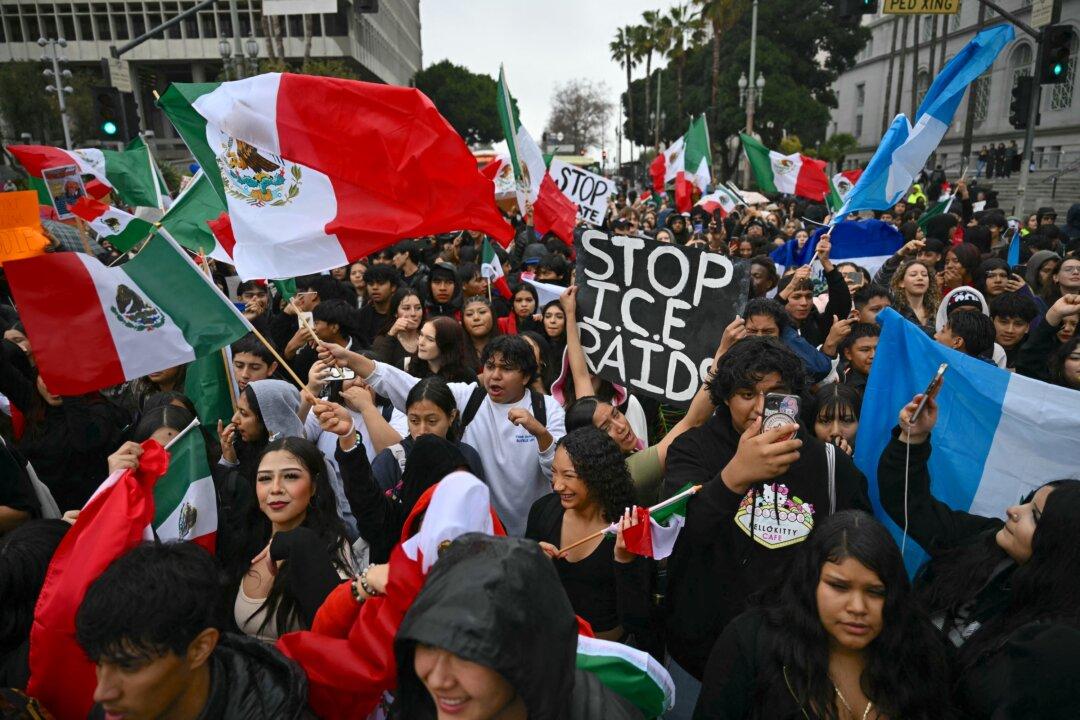 Los Angeles Immigration Protest Turns Violent; 17-Year-Old Stabbed