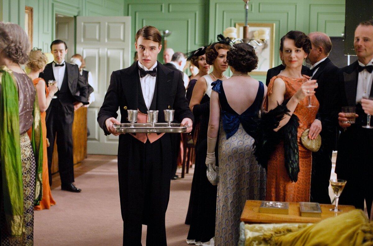 Nico Mirallegro (C) plays one of the "downstairs" staff in the TV series "Upstairs Downstairs." (MovieStillsDB)