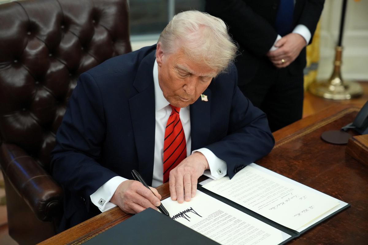 Trump Launches Opening Battle in Duel With Xi Jinping: China Expert