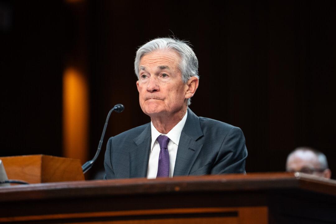 Powell Says Trump’s Rate Cut Demands Won’t Change Fed Policy