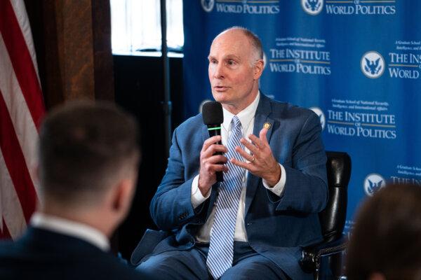 Lawmakers Urge Trump Admin to Exercise Leverage Over China With Chipmaking Equipment Controls