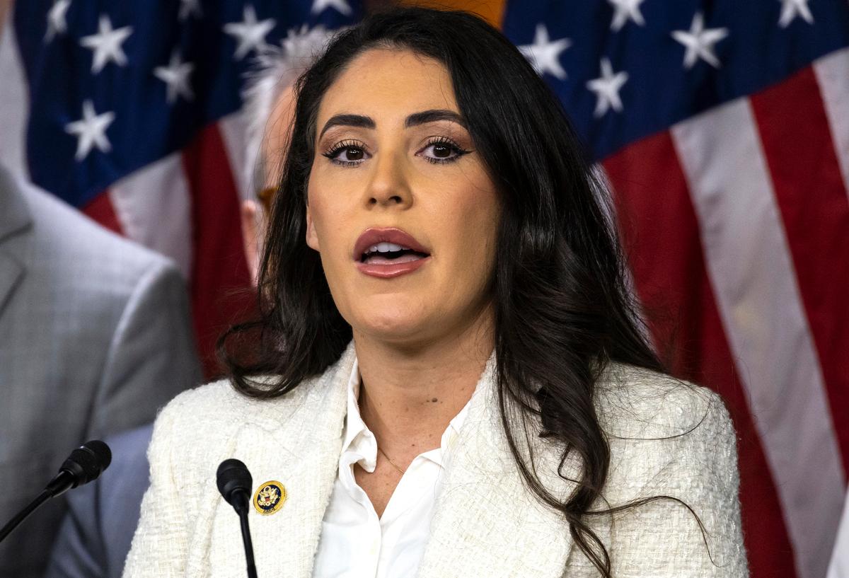 Congresswoman Moves to Force Vote on Proxy Voting for New Parents