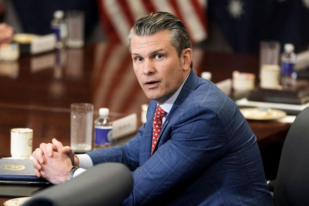 Hegseth Says Ukraine Regaining Pre-War Borders Is ‘Unrealistic’