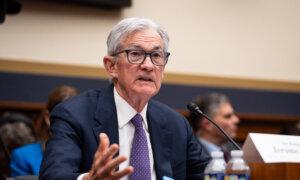 Fed Interest Rate Cut Would be âJet Fuelâ for US Economy, Trump Says