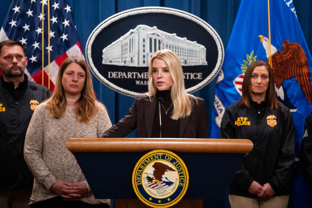 AG Bondi Sues New York Over Handling of Illegal Immigration