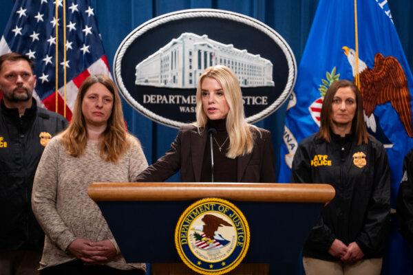 Attorney General Pam Bondy will be joined by Tammy Nobles (L), the mother of Kera Hamilton, who was killed by illegal immigrants, at a press conference at Washington's Department of Justice on February 12, 2025. Madalina Vasiliu/Epoch era)
