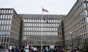 Judge Reverses Decision, Says Unions Can Sue Over Federal Worker Firings