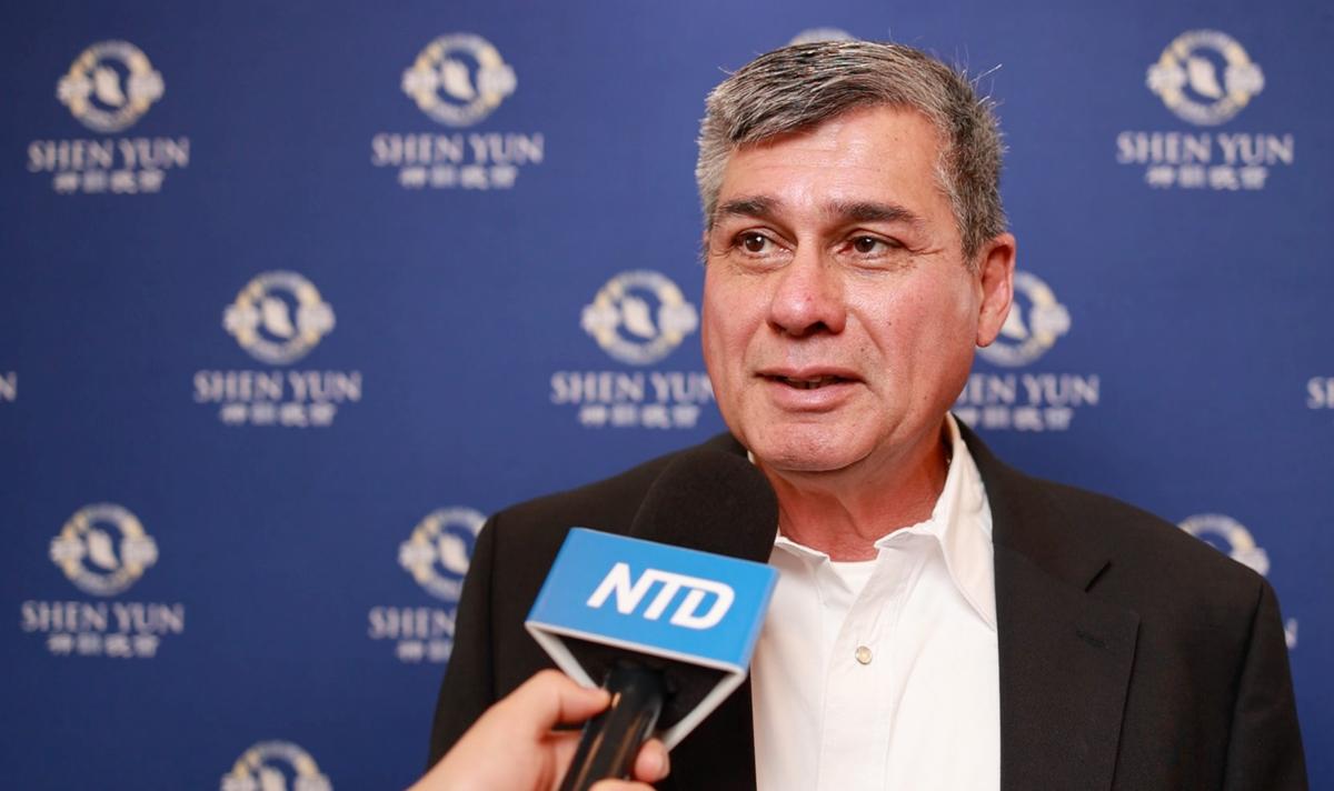 Former Marine Corp Surprised Family With Shen Yun Tickets