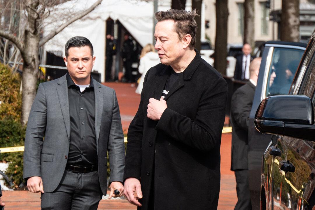 Trump Doesn’t Support Government Doing Business With Musk’s AI Company: White House