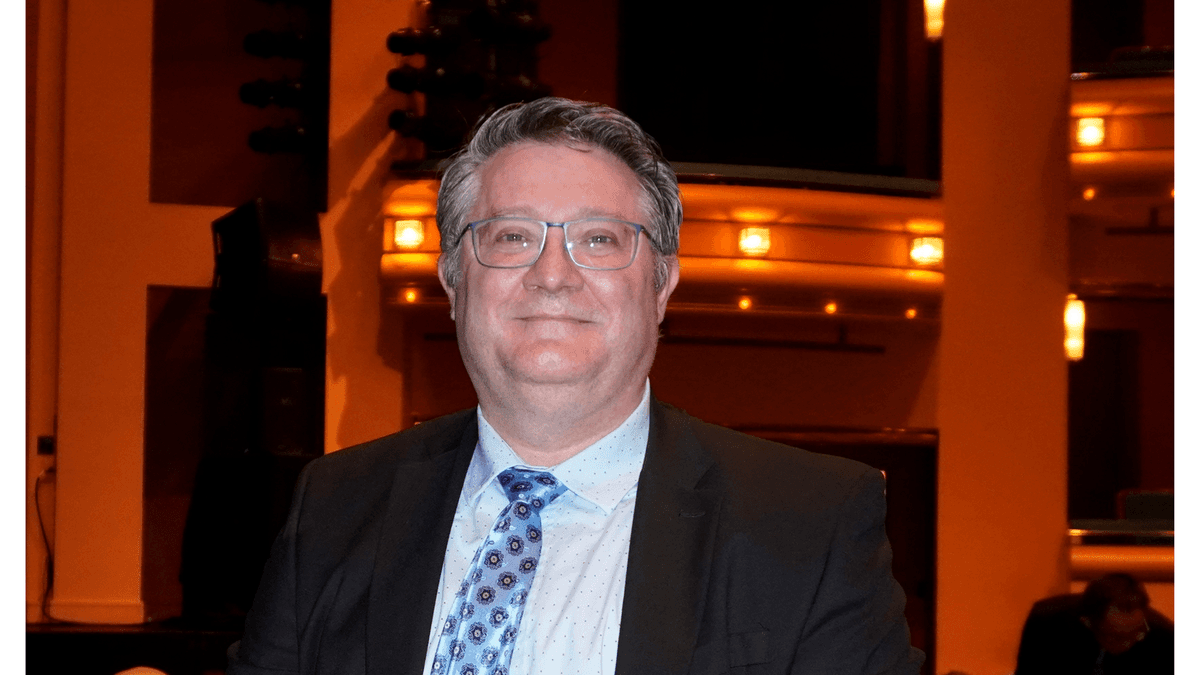 Theatergoer Says Traditional Chinese Culture Should Be Shared, Not Suppressed