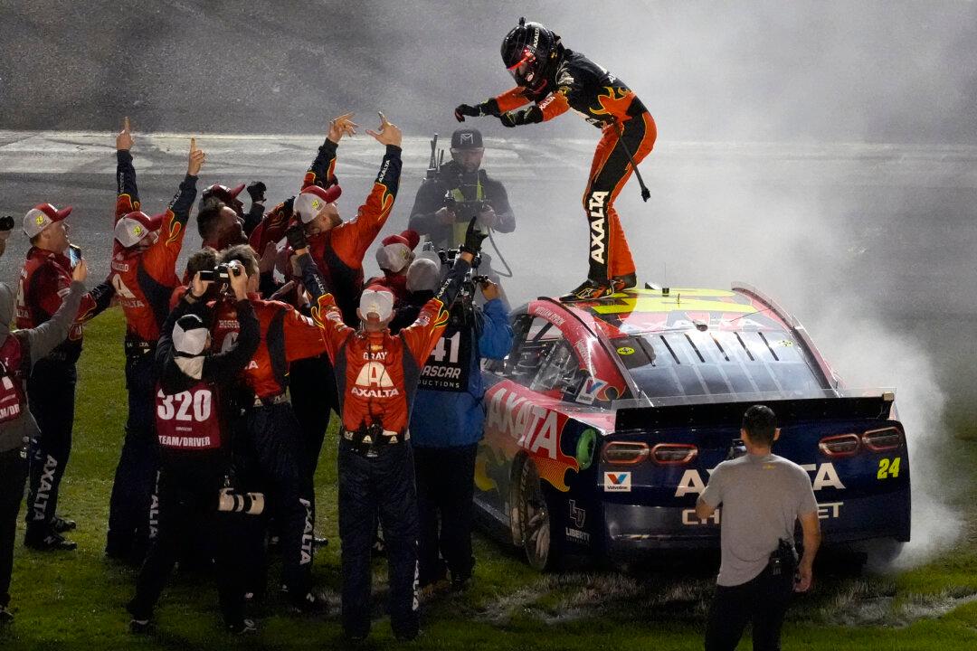 William Bryon Survives Late Wrecks to Win 2nd Straight Daytona 500