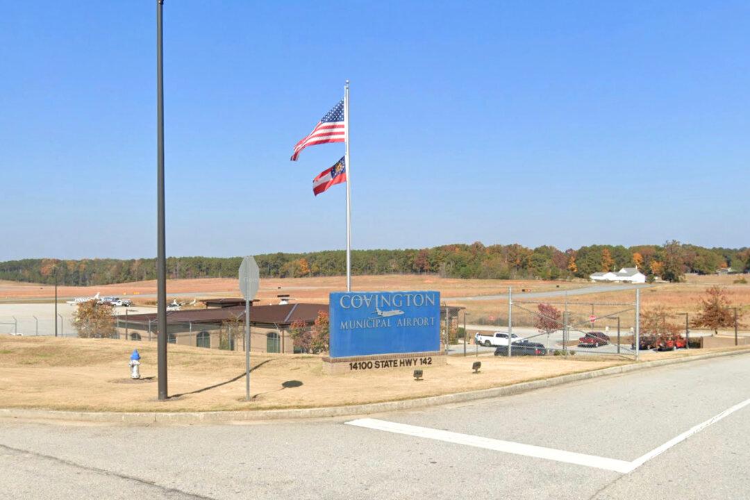 2 Killed in Crash of Small Plane Near Municipal Airport East of Atlanta, Authorities Say