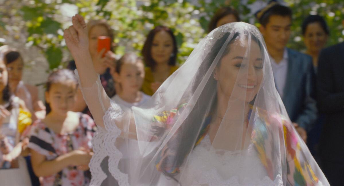 Dilber’s younger sister Rena (Dilfuze Yakup), in "Nikah." (Icarus Films)