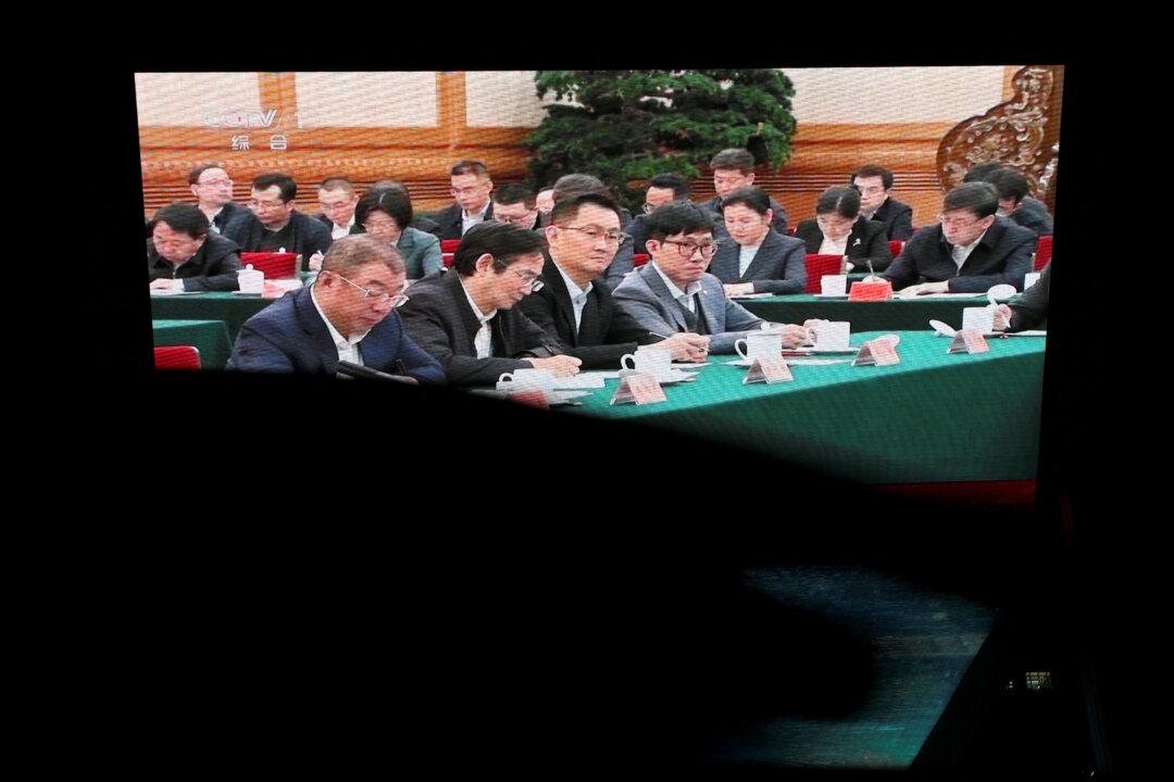 China’s Xi Rallies Business Leaders in Rare Meeting