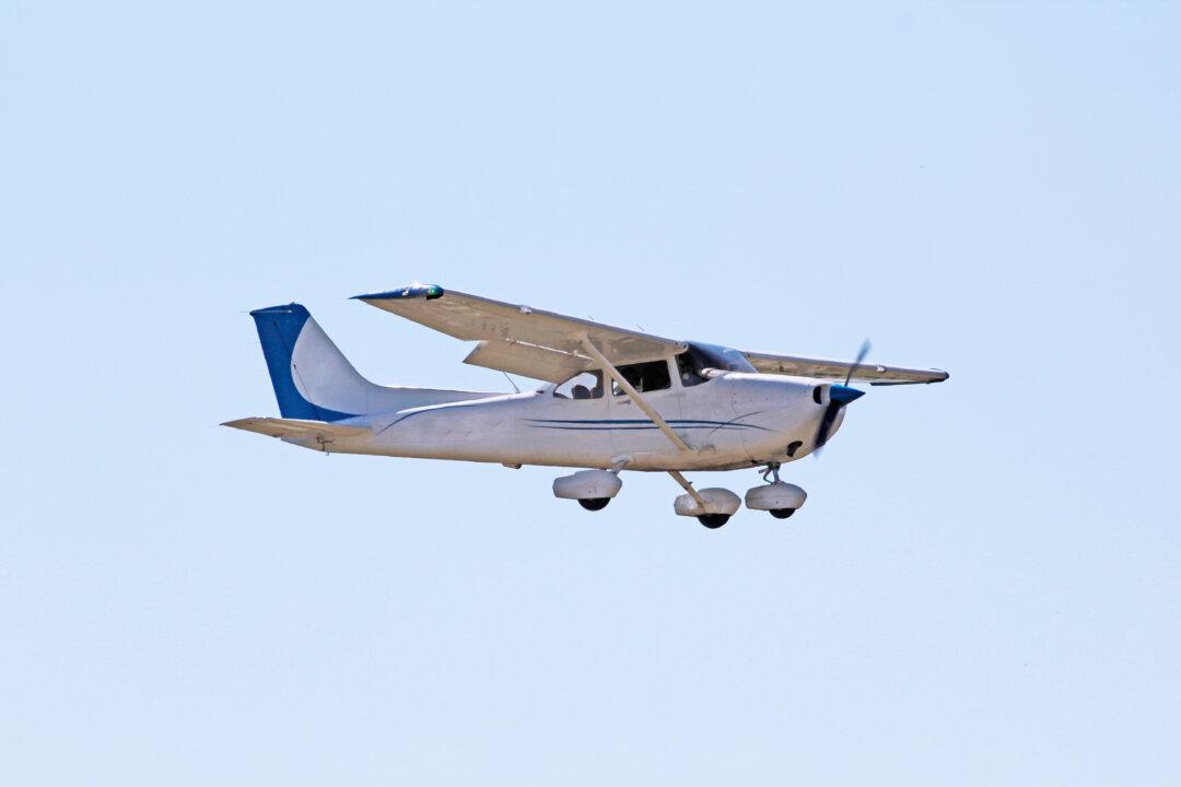 Two Small Planes Collide Midair at Airport in Colorado, Killing 1 Person and Injuring 3