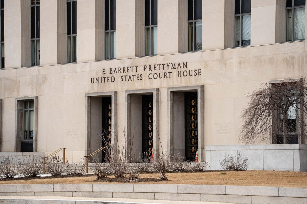 Appeals Court Weighs Trump Admin’s Use of Alien Enemies Act to Deport