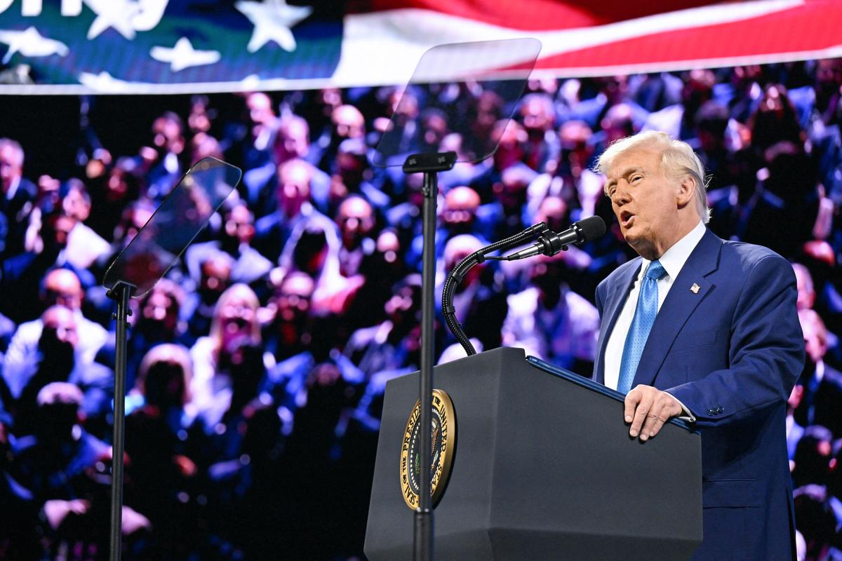 Trump Loves Idea of Sending Taxpayers Checks Funded by DOGE Savings