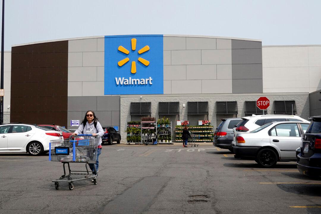 Walmart Posts Strong Yearly Profits, Stock Declines on Challenges Ahead