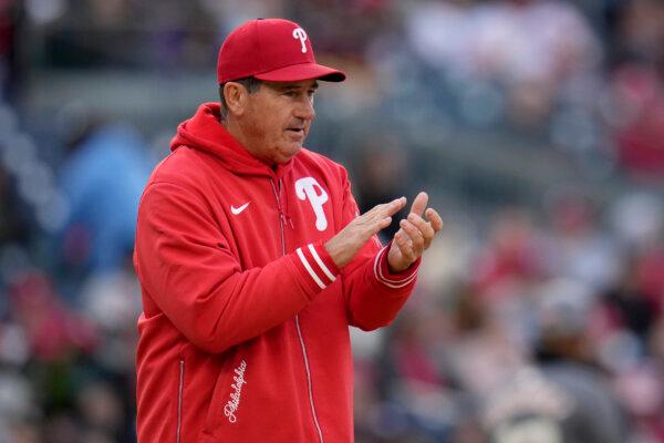 Philadelphia manager Rob Thomson walks to the mound during a match against the Washington Nationals at Washington Nationals Park on April 6, 2024 (Jess Lap Vogel/Getty Images)