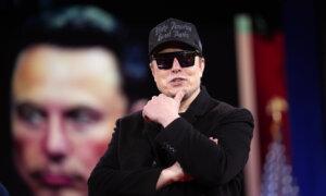 Elon Musk Clarifies Email to Federal Workers as Some Agencies Ask Staff Not to Respond