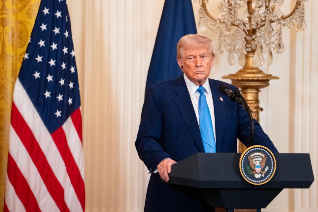 Trump Says US ‘on Time With the Tariffs’ on Canada and Mexico