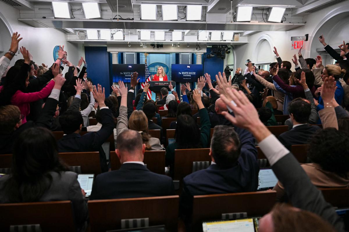 White House Limits Newswires in Press Pool thumbnail