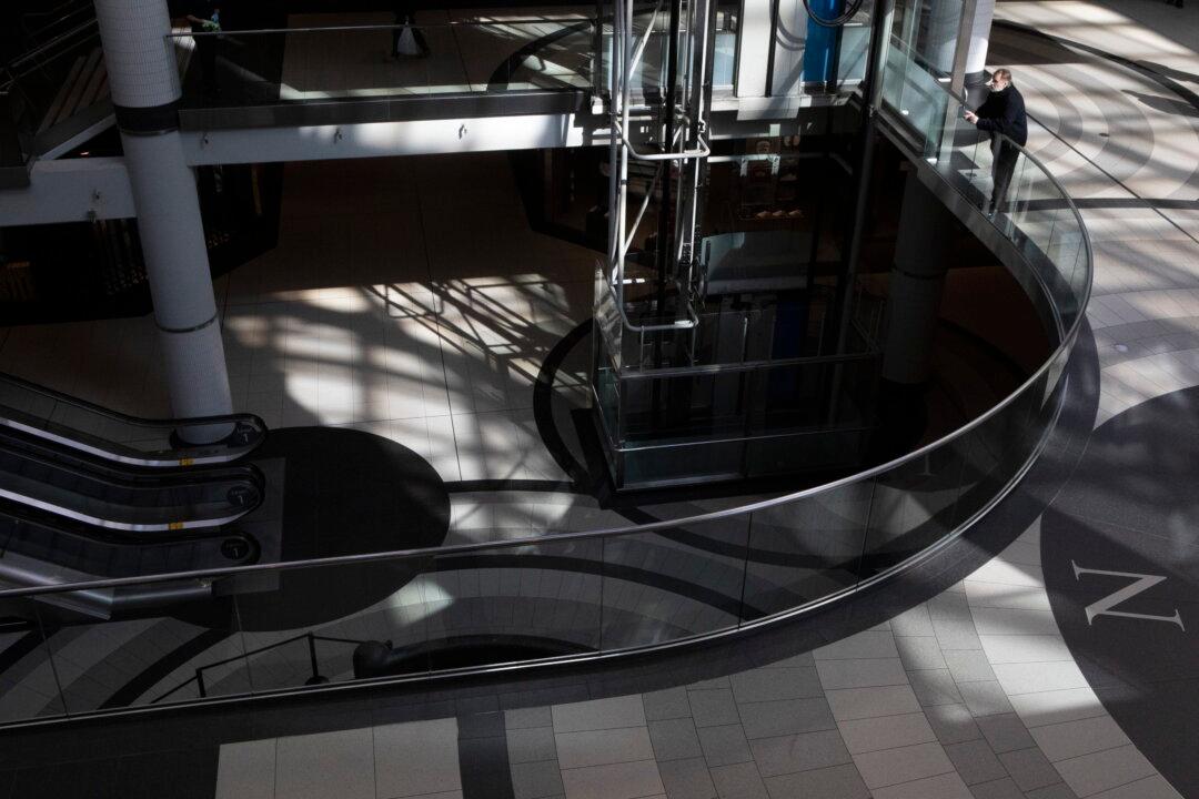 Canadian Consumer Confidence Hits Lowest Level Since 2023 on US Tariff Fears