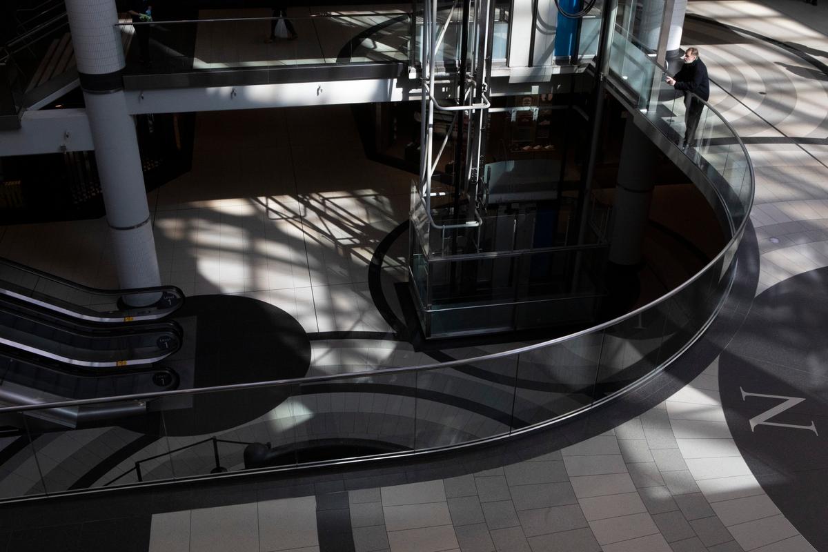 Canadian Consumer Confidence Hits Lowest Level Since 2023 on US Tariff Fears