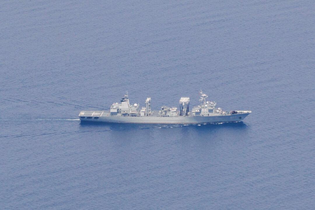 Chinese Navy Cruises Around Australia and Sends a Message to the World