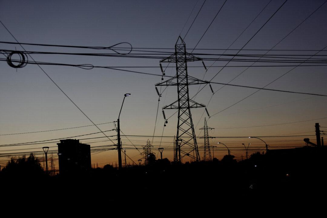 Chile Power Outage Plunges Capital Into Darkness, Hits Major Copper Mines