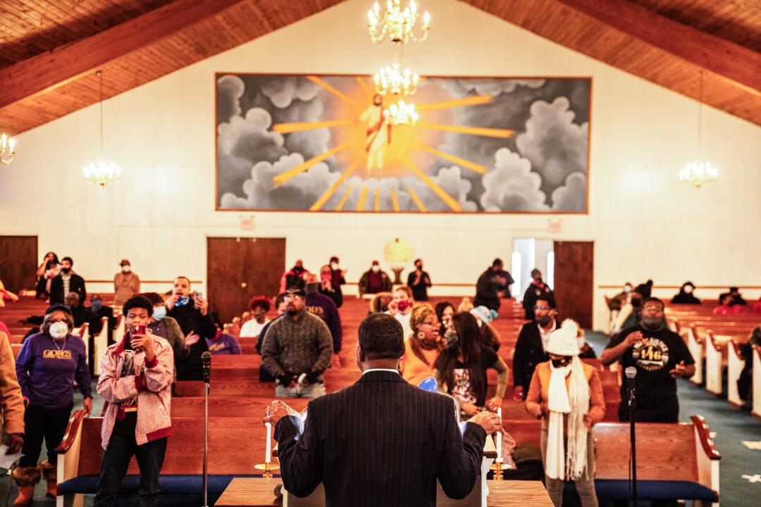 Survey Shows Pause in US Decline of Christianity