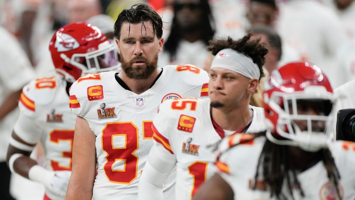 Chiefs Tight End Travis Kelce Plans to Play Next Season Rather Than Retire