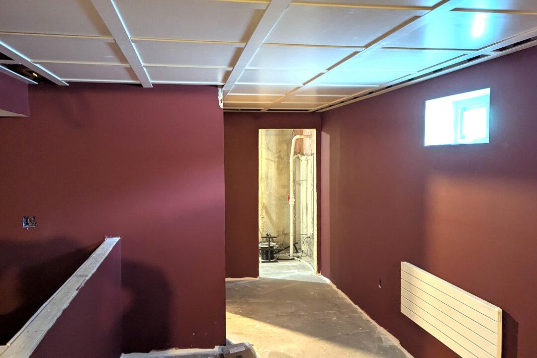 Ask the Builder: This Ceiling-Hugging Suspended Ceiling System Is a Winner