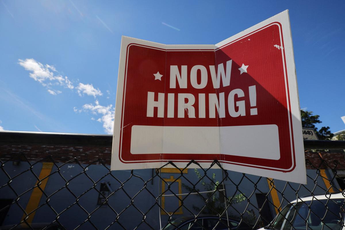US Weekly Jobless Claims Decline Amid Stable Labor Market