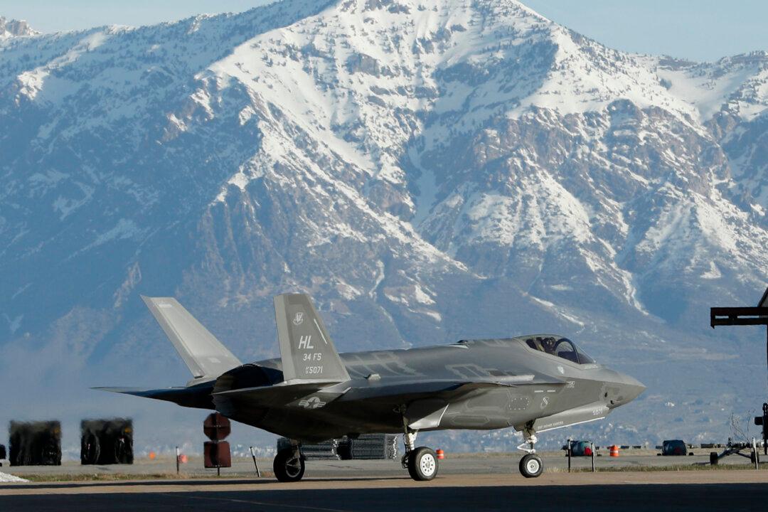 US General Warns Former NATO Pilots to Avoid China-Backed Aviation Companies