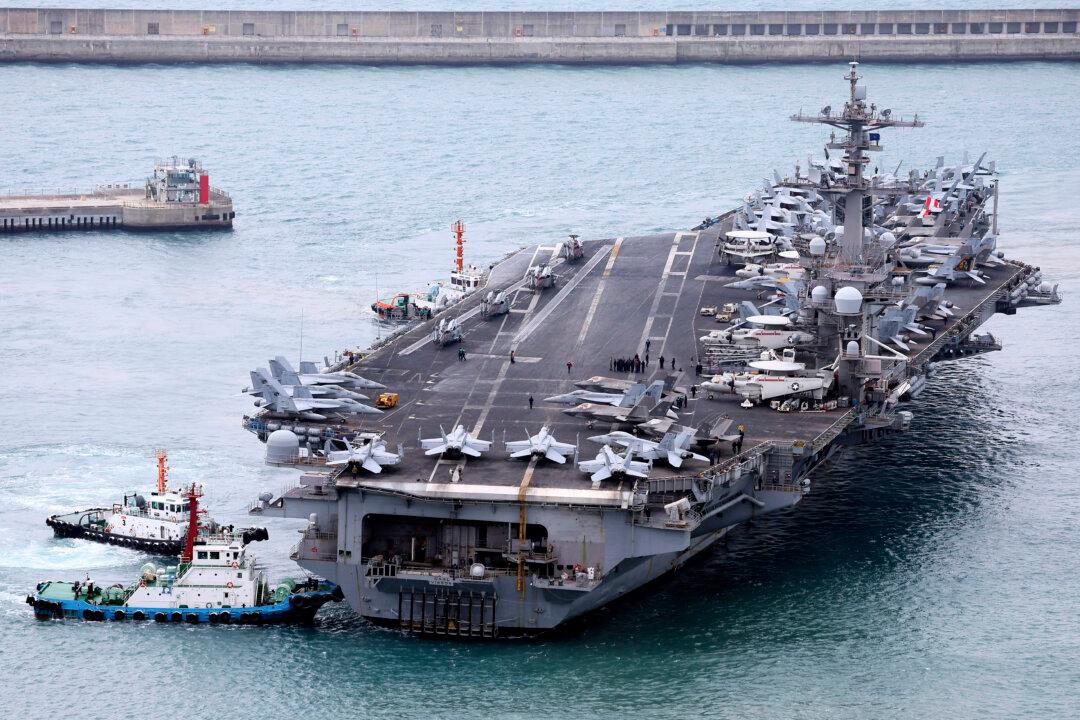 US Aircraft Carrier Enters South Korean Port as Show of Force
