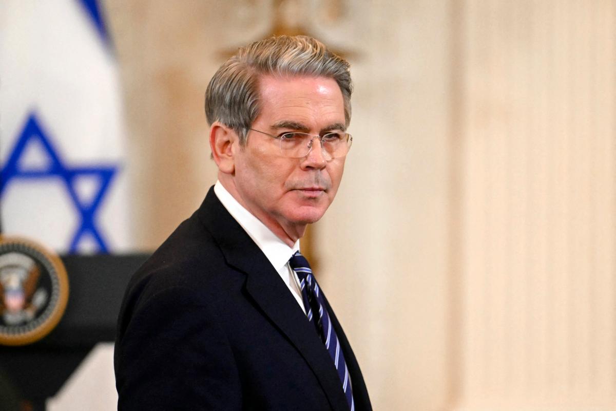 US Treasury Secretary Says White House Trying to Stave Off Financial Crisis thumbnail