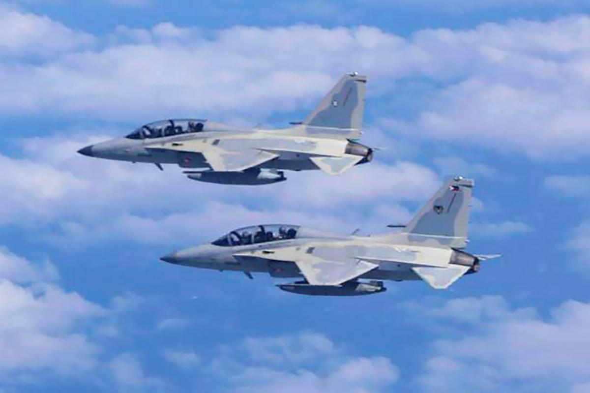 Philippine Fighter Jet and 2 Pilots Are Missing on Mission Against Insurgents
