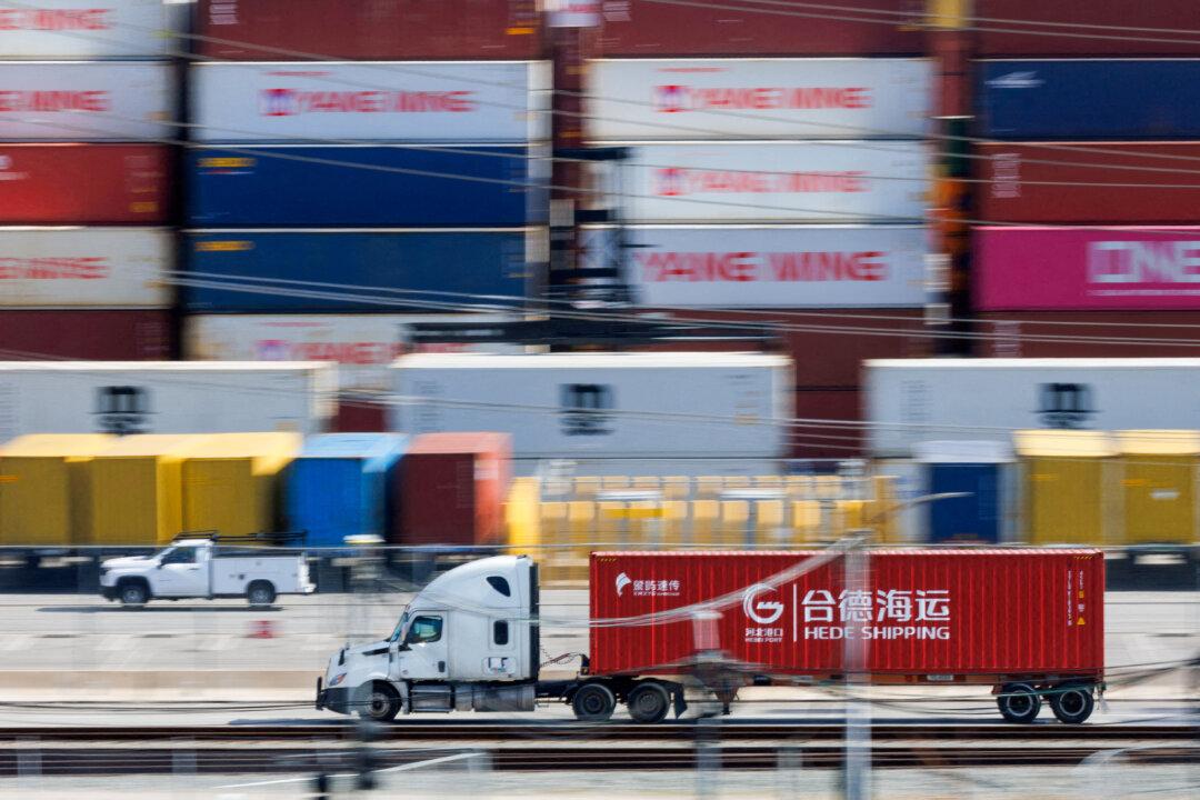 News Brief: US Tariffs Take Effect; Zelenskyy Says He’s Ready for Peace Talks