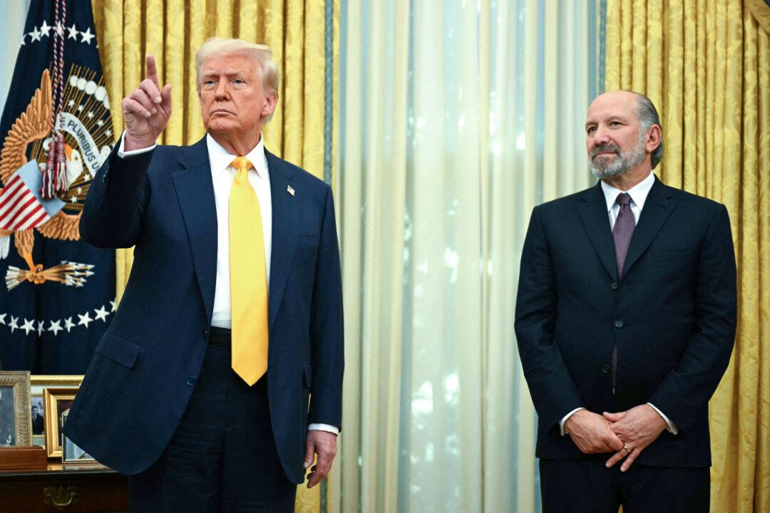 Lutnick Says Trump Will Meet Mexico, Canada in the Middle on Tariffs