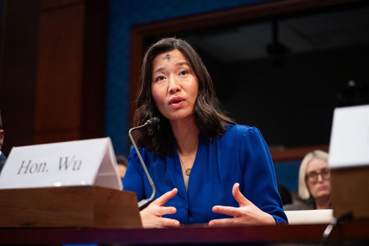 La alcaldesa de Boston, Michelle Wu, testifica ante el Comité de Supervisión y Reforma Gubernamental en el Capitolio de Washington, el 5 de marzo de 2025. (Madalina Vasiliu/The Epoch Times)