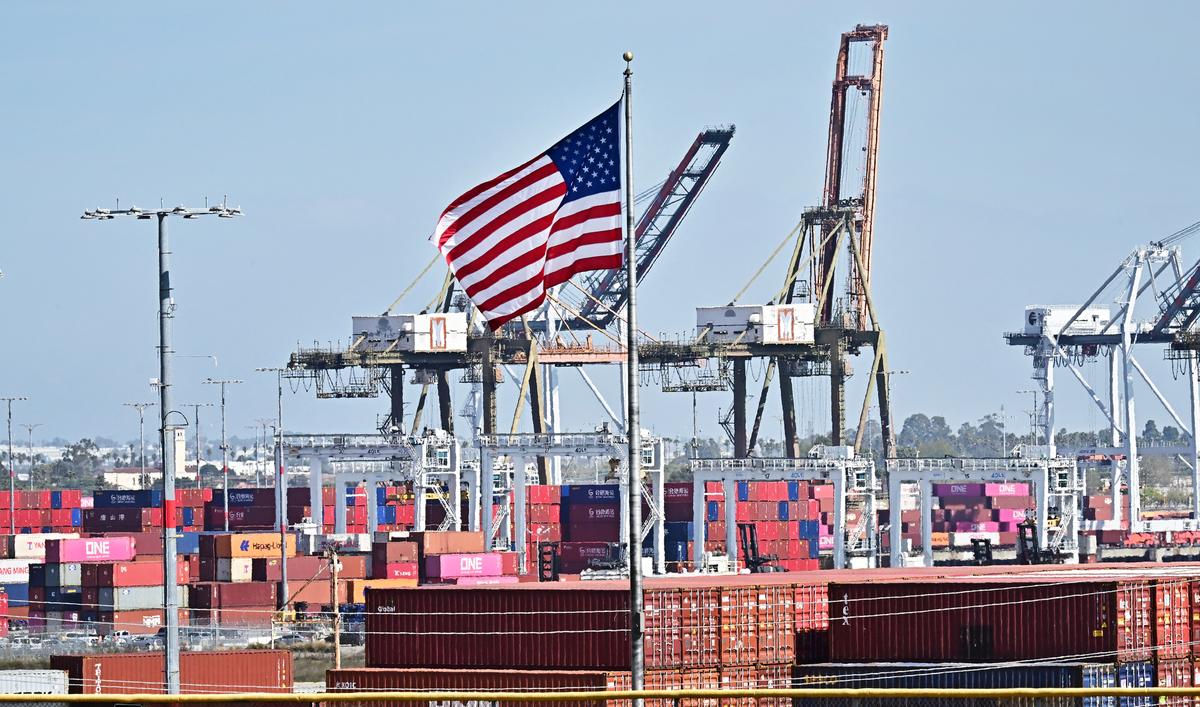Import Surge Drives US Trade Deficit to Record High in January