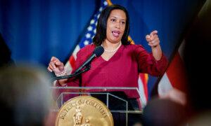 Trump Says Washington Mayor Must Clean Up Homeless Encampments