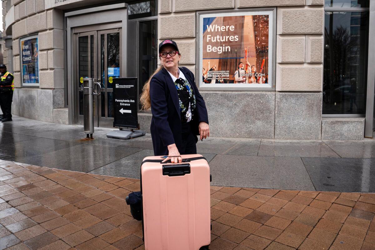 Key Takeaways From the April Jobs Report | USNN World News A USAID federal worker with her personal belongings leaves the USAID office in Washington on Feb. 27, 2025. (Madalina Vasiliu/The Epoch Times)