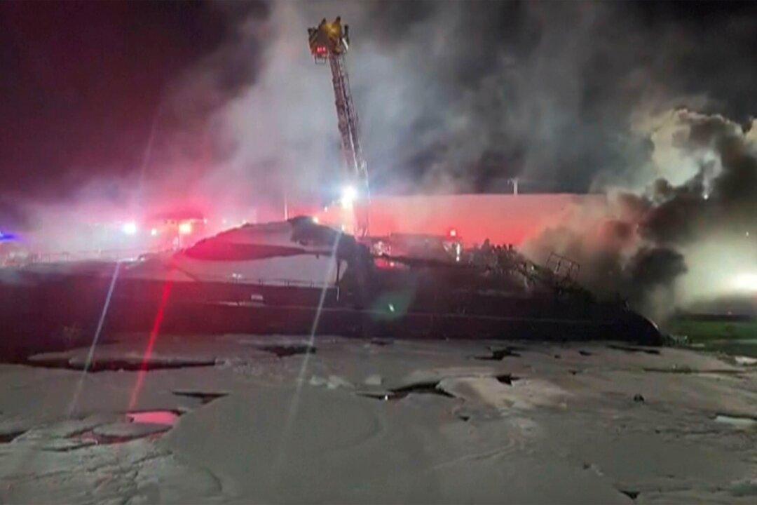 Crews Battle Fire on 3 Yachts in Miami