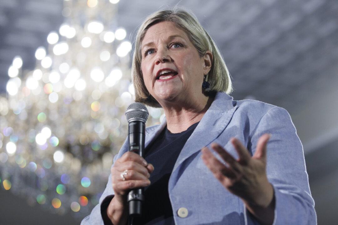 Canadian, US Mayors From Great Lakes Area Call for Trade Stability