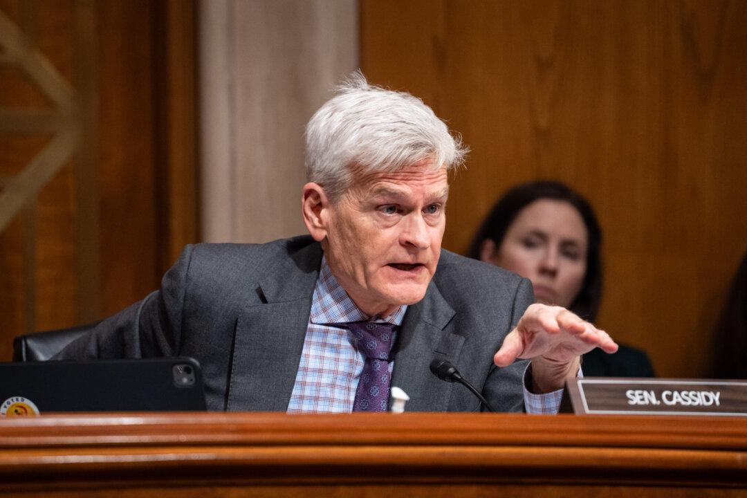 Top Senator Calls for Postponing CDC Vaccine Advisory Panel Meeting