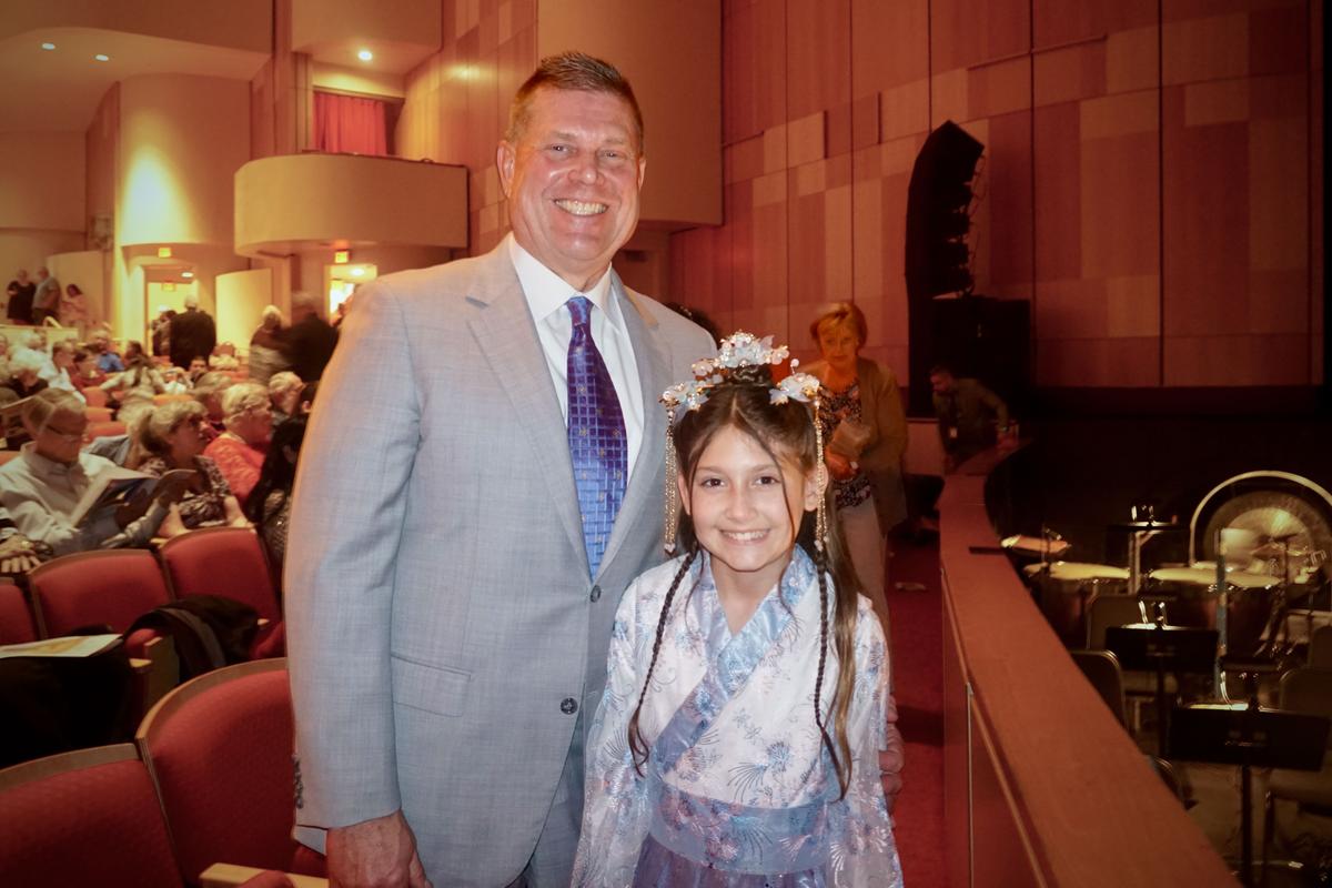 Fun, Educational, and Enlightening: Father-Daughter Duo See Shen Yun Every Year